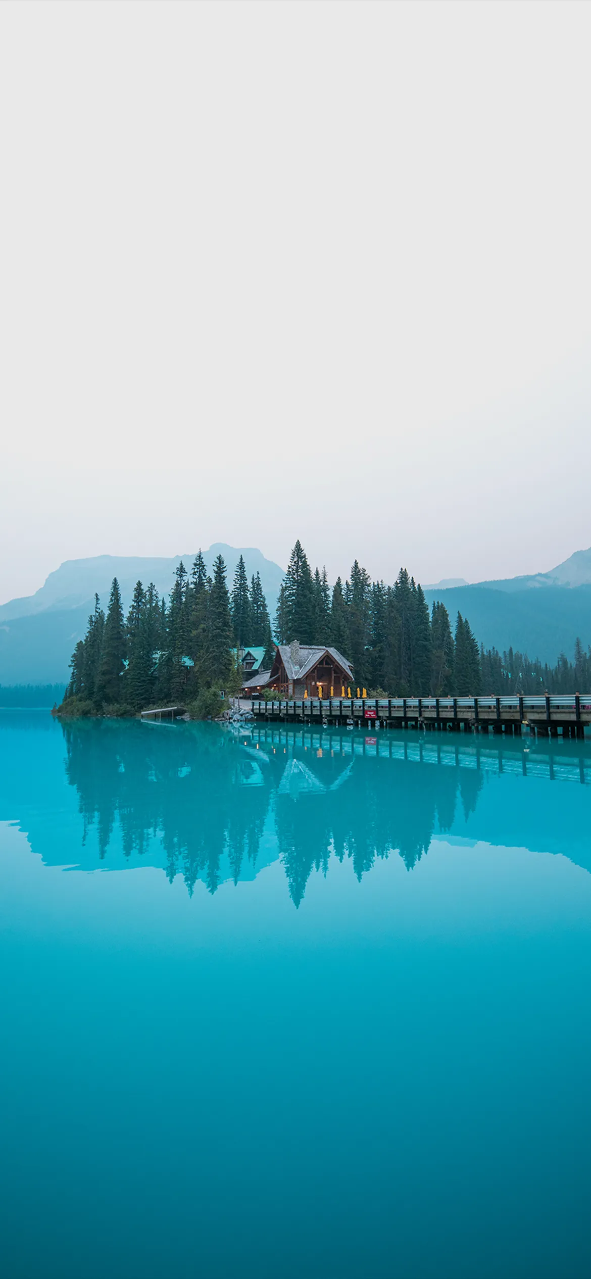 山 湖水 松树 房屋 风景壁纸